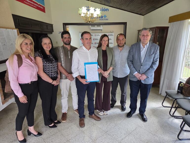 Documento firmado por las precandidatas de la oposición a la intendencia de Asunción.