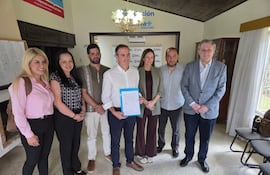 Documento firmado por las precandidatas de la oposición a la intendencia de Asunción.