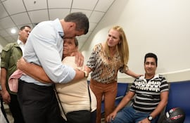 El presidente de la República, Santiago Peña y, la ministra de Salud, María Teresa Barán, se jactan de servicio que tercerizaron por US$ 45 millones.