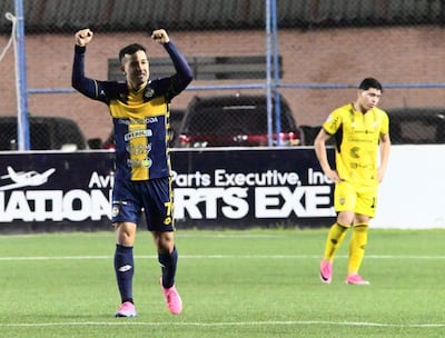Néstor Camacho, futbolista de Sportivo Trinidense, festeja un gol en el partido frente a Recoleta FC por la fecha 10 del torneo Clausura 2026 de la Primera División de Paraguay en el estadio Martín Torres, en Asunción, Paraguay.