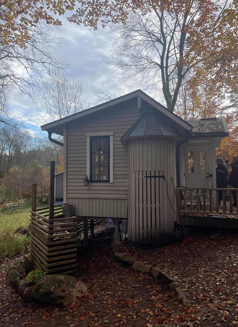 Fotografía tomada el 31 de octubre de 2025 que muestra la llamada "cabaña silenciosa" en Hoor, Suecia. La oficina de turismo Visit Skåne patrocina el proyecto de la "cabaña silenciosa", donde dos personas pueden alojarse tres noches gratis en la cabaña siempre que se mantengan en silencio.