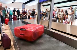 En respuesta al creciente número de pasajeros aéreos que denuncian la pérdida o el retraso de sus maletas, la empresa italiana Sostravel.com ha ideado un servicio de "conserjería" que puede "localizar el equipaje y reunir a los pasajeros con él, en cualquier punto de su viaje".