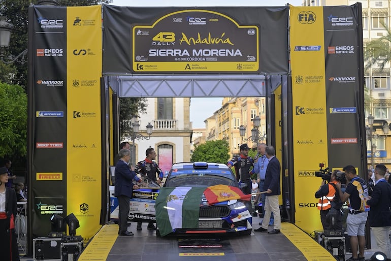 Fau Zaldívar y Marcelo der Ohannesian durante la ceremonia de partida del 43° Rally Sierra Morena (España).