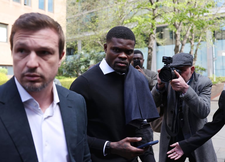 Futbolista del Villarreal niega nuevos cargos de violación en Londres