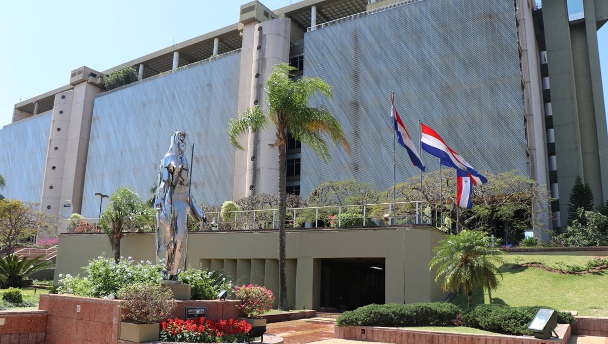Neopeñismo a prueba: Senado con media docena de pedidos de informes sobre exsocios comerciales de Peña