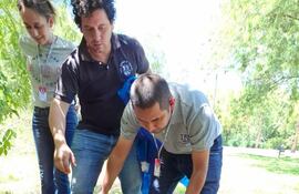 Funcionarios de la Unidad de Prevención de Zoonosis lograron rescatar a una zarigüeya que apareció en el predio de la Junta Municipal.