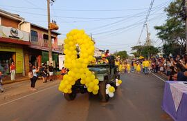 Jóvenes presentaron mensaje de prevención al suicidio, durante desfile por la primavera en San Juan Bautista, Misiones.