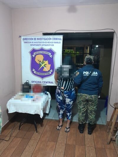 La mujer aprehendida alega ser una funcionaria de la Municipalidad de Asunción.