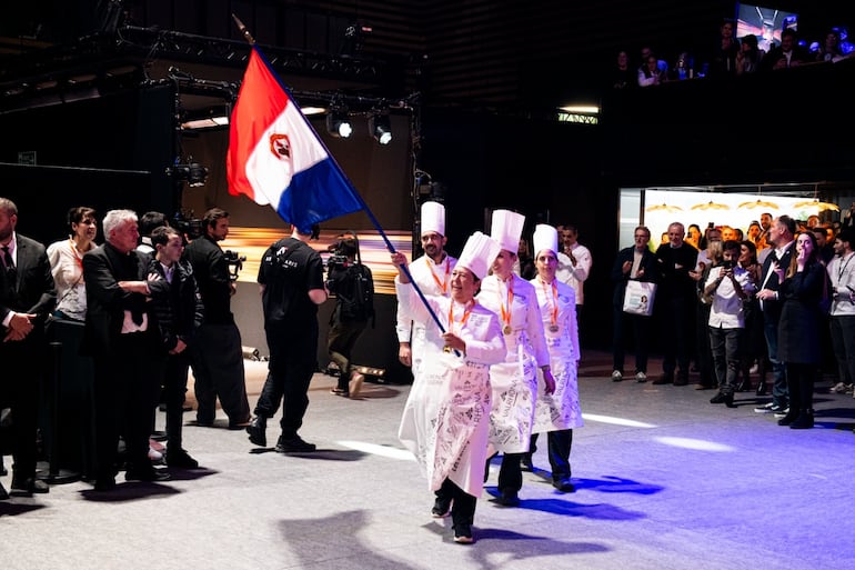 El Team Paraguay de la pastelería que lleva el nombre del país en lo más alto en competencias internacionales.