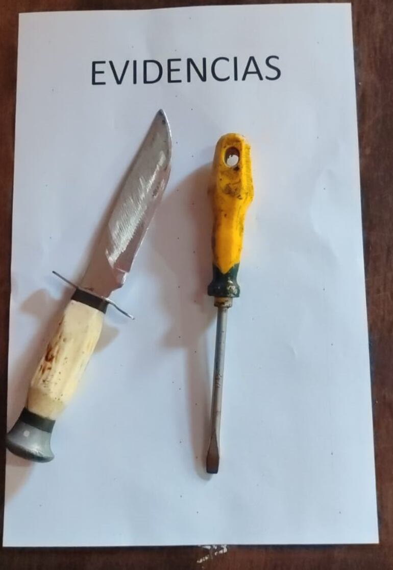 Objetos incautados durante la aprehensión del sospechoso.