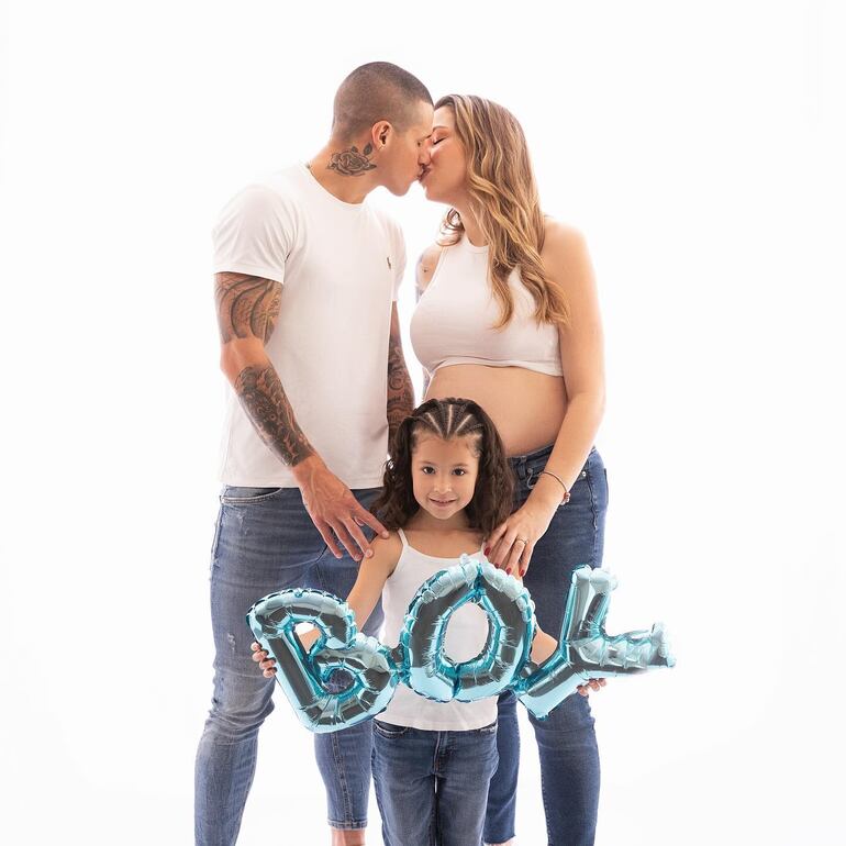 Los Benítez-Galeano aguardan con mucho amor al nuevo integrante de la familia. (Instagram/Alan Benítez)