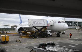 El Boeing 787-9 de AirEuropa, que cumplía el vuelo UX24 de Asunción a Madrid, retornó al aeropuerto Silvio Pettirossi, luego de que un ave impactara en una de sus turbinas.