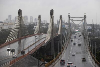 El puente Duarte durante una lluvia, en Santo Domingo (República Dominicana).