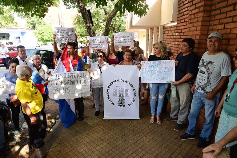 Desde la Asociación Nacional de Asegurados del IPS, anunciaron que se manifestarán contra el endeudamiento del seguro social.
