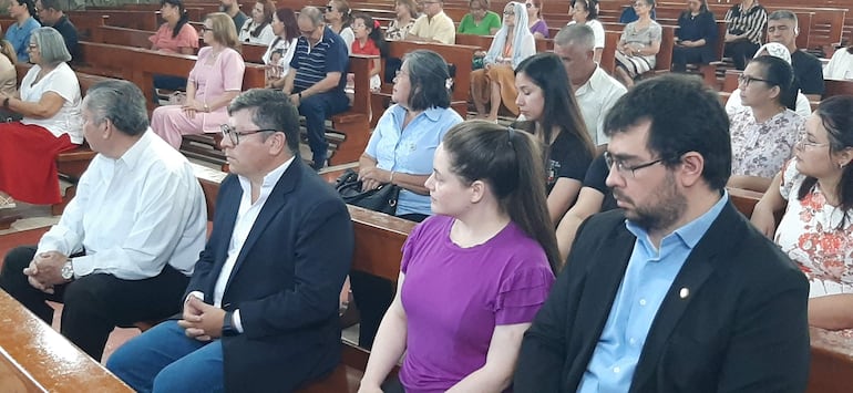 Autoridades locales participaron del rezo del Ángelus. 