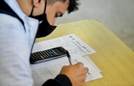 Más de diez mil chicos se postulan a las 3.000 becas universitarias de Itaipú, disponibles para este 2022.