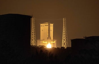 El cohete Ariane 6 de Arianespace, que transporta la carga útil Amazon Leo LE-02, despega como parte del vuelo VA268 desde el Guiana Space Centre, en el departamento francés de ultramar de Guiana Francesa, el 30 de abril de 2026.