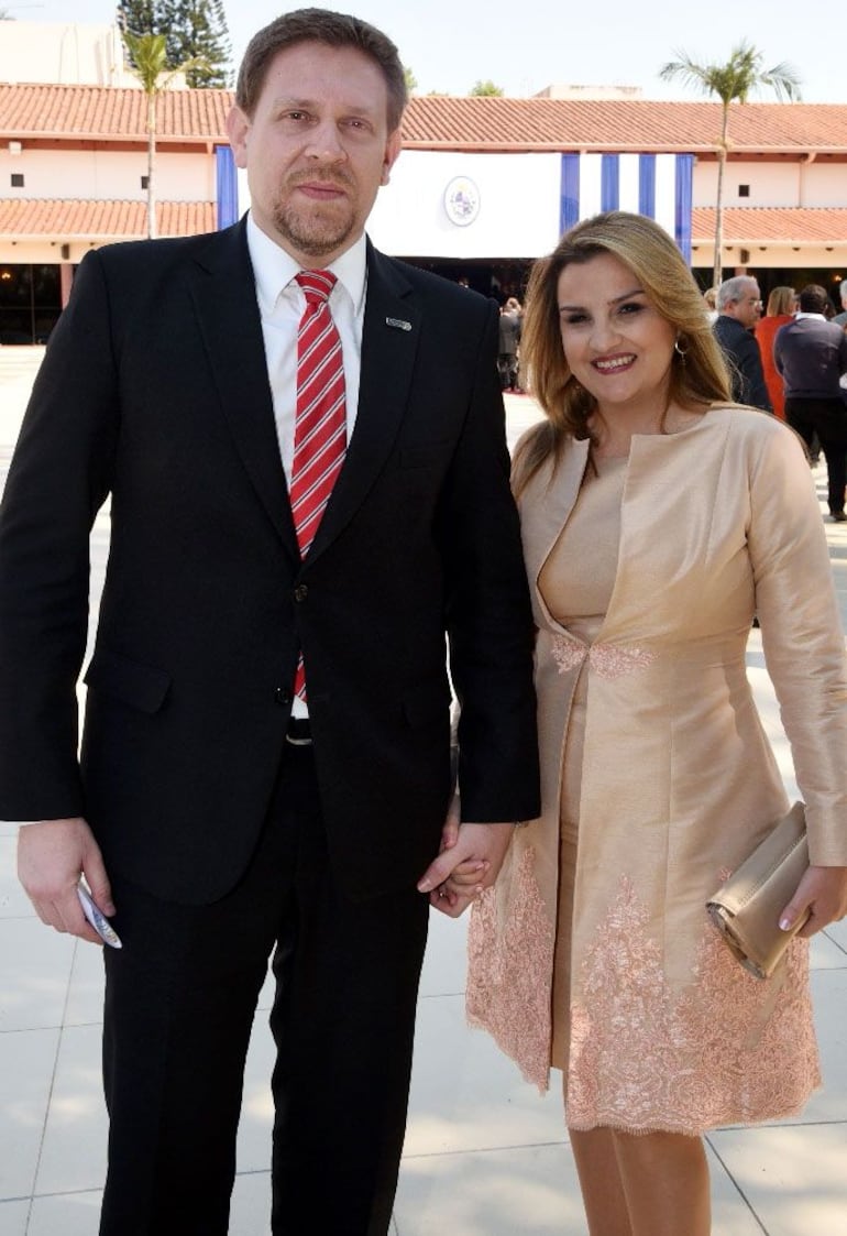 Eddie Jara y su exesposa, Karin Otazú.