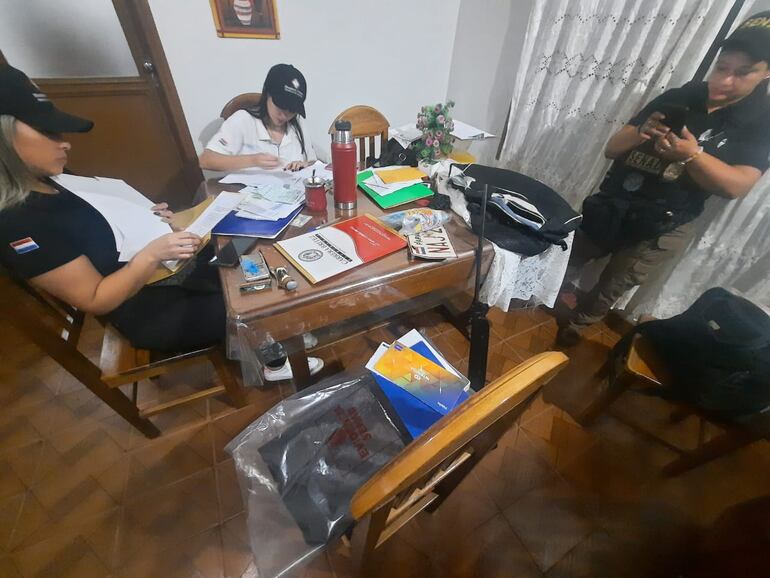 Presunto microtraficante atropelló a un agente de la Senad para huir de inspección de su rodado.
