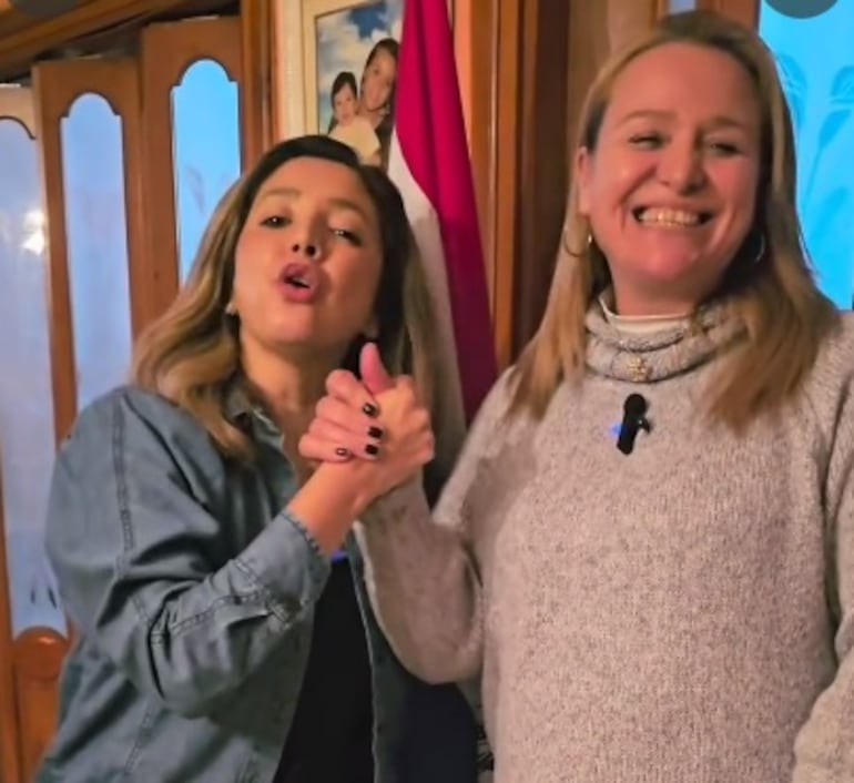 Karina Rejala (izq) renuncia en apoyo a la candidatura de Luz Bella González (der).