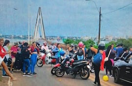 Paseros cerraron por una hora el puente internacional San Roque González por rigurosos controles en Argentina