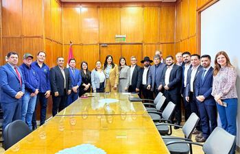 Los productores mantuvieron una reunión con la ministra de Obras Públicas, Claudia Centurión.