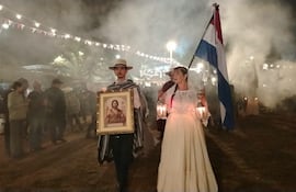 Impecable el atuendo de los organizadores del San Juan a lo Yma en San Bernardino, resaltando con orgullo las tradiciones paraguayas.