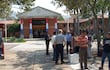 Esta mañana los docentes fueron frente al Rectorado de la Universidad Nacional de Asunción (UNA) para seguir desde afuera la sesión del Consejo Superior Universitario de la UNA.