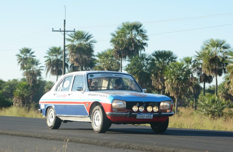 Stefanía y Sebastián Grassi (Peugeot 504/1973) se adjudicaron la victoria en la categoría D.