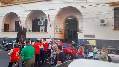 Manifestación frente a la Caja Municipal.