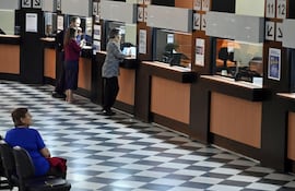 El gasto público es una pesada carga para los contribuyentes que pagan los impuestos.