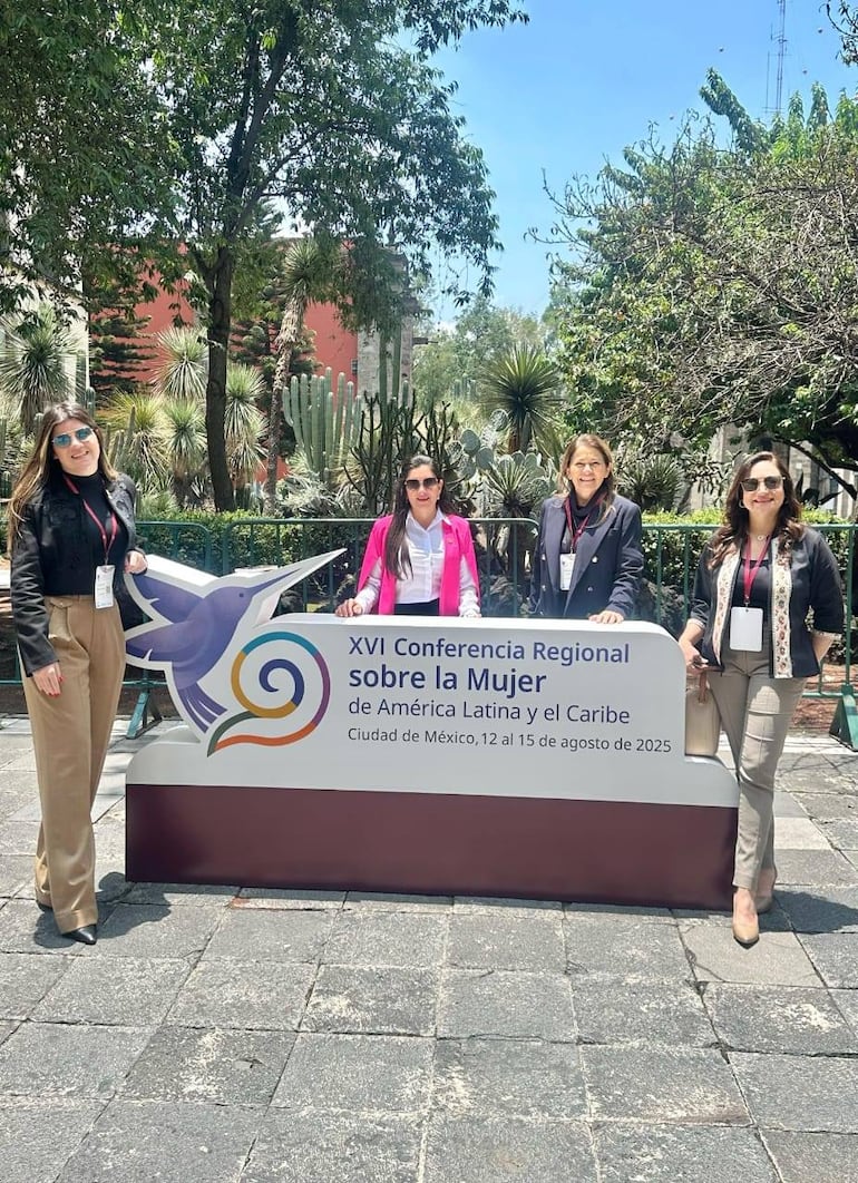 Las diputadas Bettina Aguilera, Del Pilar Vázquez, Cristina Villalba y Rocío Abed por  México en agosto del 2025.
