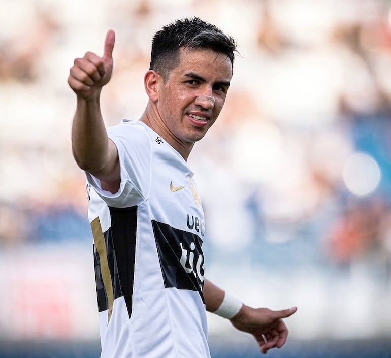 Bernardo Romeo Benítez Fariña (23 años), talentoso volante ofensivo de Olimpia, con el que lleva 26 partidos, un gol y ocho asistencias.