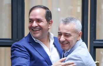 El senador y precandidato de Fuerza y Causa Republicana a intendente capitalino, Arnaldo Samaniego, (izq.) y el diputado Daniel Centurión, quien declinó a su precandidatura a intendente de Asunción por Colorado Añetete. (Foto de archivo).