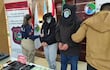 Dos de los detenidos durante el operativo de esta mañana en el barrio Remansito.
