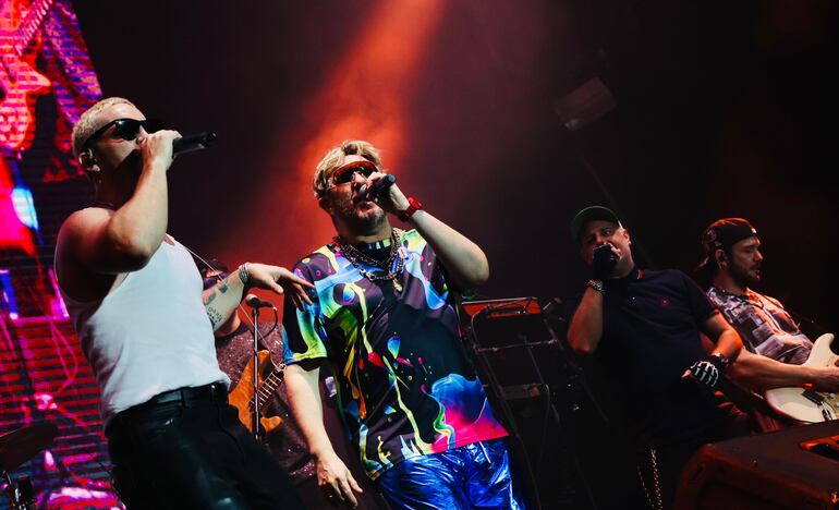 Chirola, Cucho Parisi, Moska Lorenzo y Julio Troche en un momento del show.