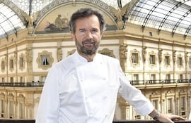 Carlo Cracco, chef italiano, en una foto de archivo de su Instagram personal @carlocracco.