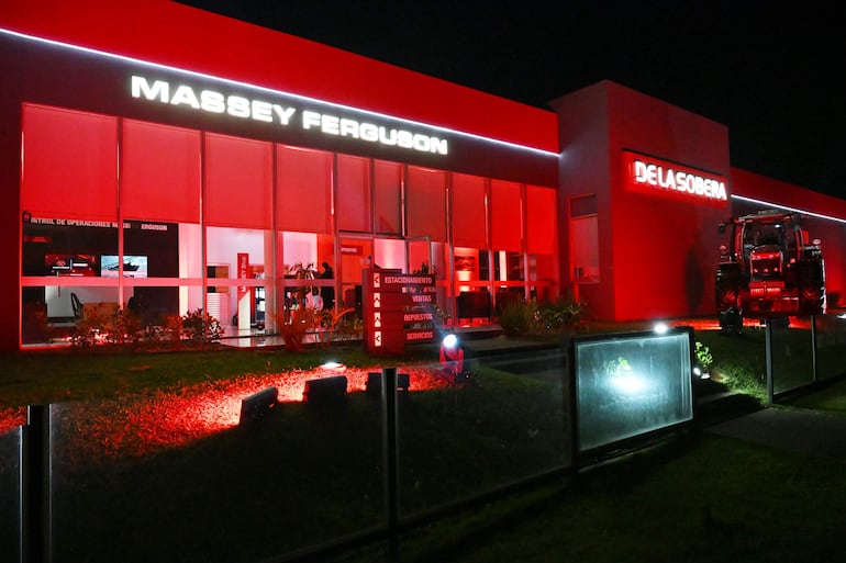 La alianza entre De La Sobera y Massey Ferguson cumple 55 años, consolidándose como una relación estratégica para el desarrollo del sector agropecuario paraguayo.