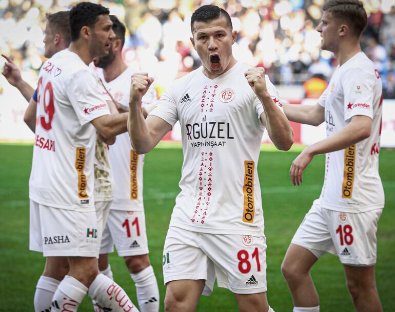 Braian Samudio grita su gol en la Liga turca
