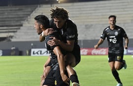 Grito de gol del volante Alex Franco, quien fue el encargado de anotar el tanto de la victoria a domicilio de Olimpia sobre Nacional en La Visera.