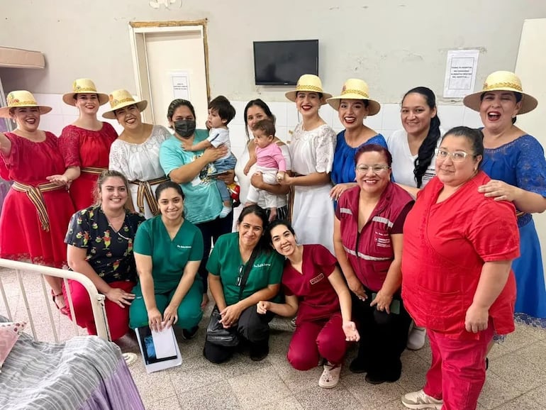 La visita de estas artistas conmovió a los pacientes y llenó de emoción el ambiente.