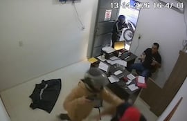 El violento asalto en la oficina administrativa del surtidor.