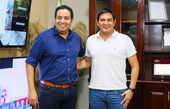 El gobernador de Central Ricardo Estigarribia y el intendente de Vila Elisa Sergio Estigarribia.