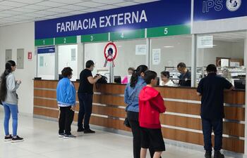 Farmacias del IPS, están desabastecidas denuncian asegurados.