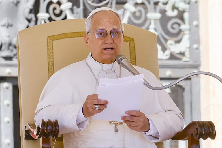 Papa León XIV durante una audiencia general en la plaza de San Pedro. 