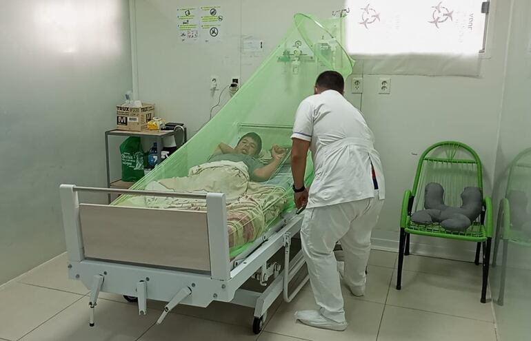 El Hospital de Clínicas habilitó un consultorio diferenciado atendiendo a que están en circulación simultánea y el dengue como el COVID-19.
