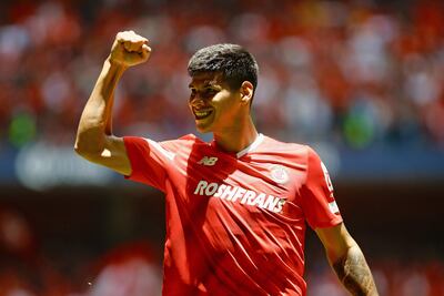 Robert Morales de Toluca celebra un gol ante FC Juárez, durante un partido correspondiente a la jornada 3 del torneo mexicano de fútbol, disputado en el estadio Nemesio Diez, en Toluca (México). EFE/Felipe Gutiérrez