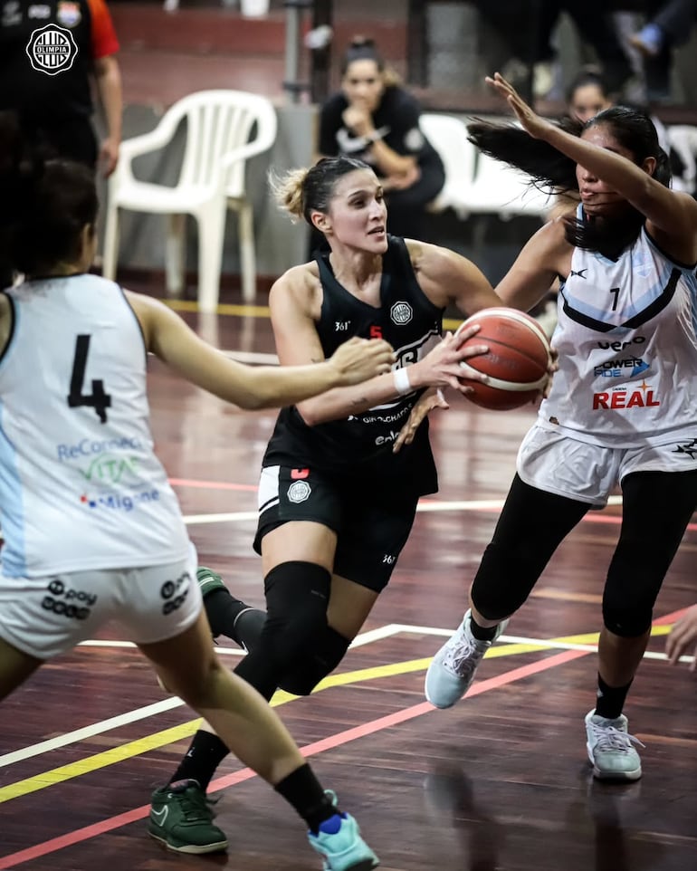 Olimpia Queens y San José disputan una de las semifinales de la Liga Femenina. Del otro lado están Félix Pérez y Sol de América.