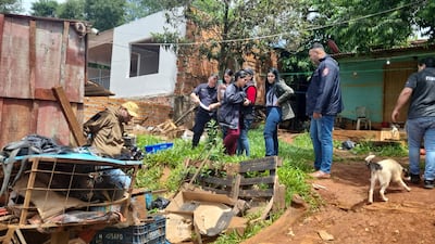 La comitiva encabezada por la fiscal Estela Ramírez allanó la vivienda del supuesto autor.