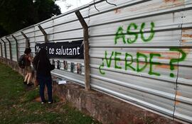Bosque San Vicente: Vecinos se manifestaron ayer en protesta por destrucción de último pulmón verde del barrio.